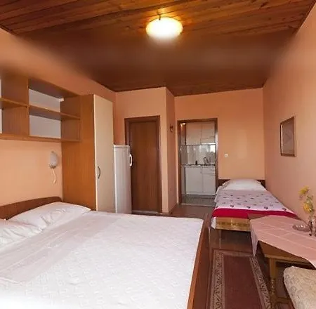 In With Sea View, Balcony, Air Conditioning, Wifi 3674-4 شقة Tučepi